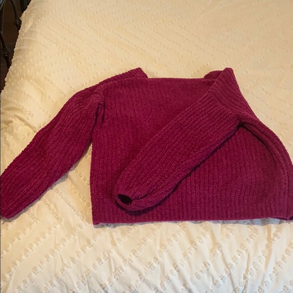 Maroon sweater - Picture 2 of 2